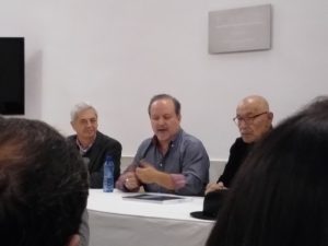 Presentación y firma del libro de la expo CLOSER por parte de su autor y el comisario Pablo Juliá