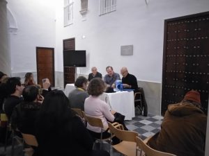 Presentación y firma del libro de la expo CLOSER por parte de su autor y el comisario Pablo Juliá