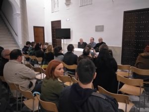 Presentación y firma del libro de la expo CLOSER por parte de su autor y el comisario Pablo Juliá